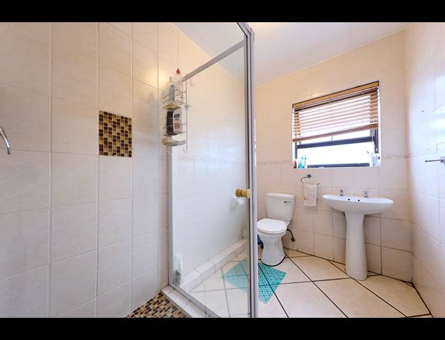2 BEDROOM APARTMENT FOR SALE IN SUNNINGHILL